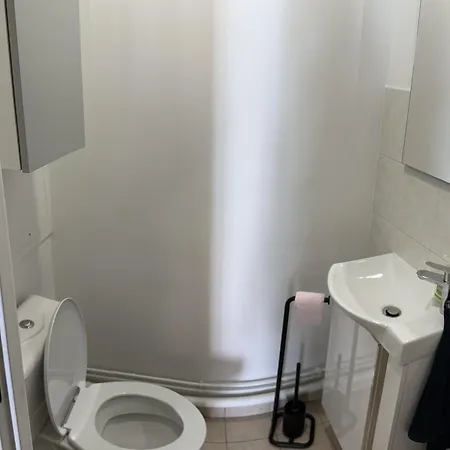 Apartment Modern T3 With Garden In *